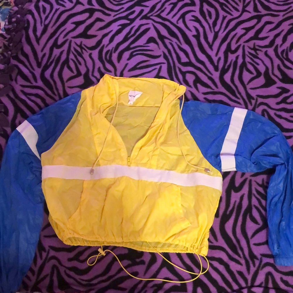 Light weight Hoodless windbreaker!